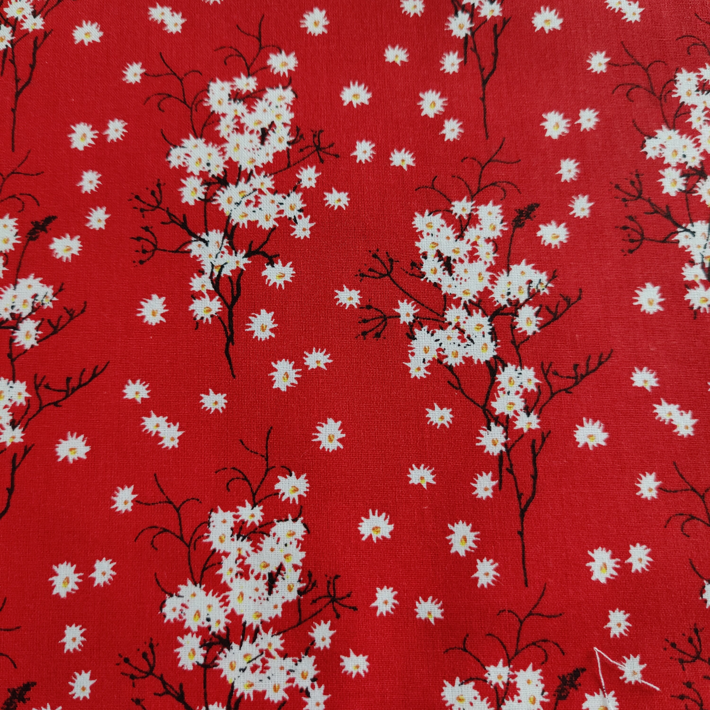 Bandana rouge fleuri – Les potinoeuds de Macéo